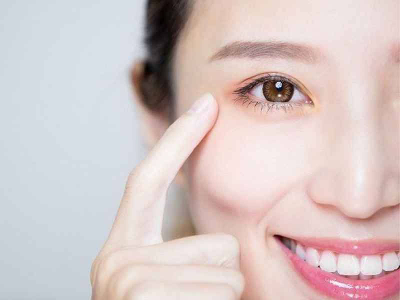 bo-sung-collagen-tre-hoa-da-vung-mat