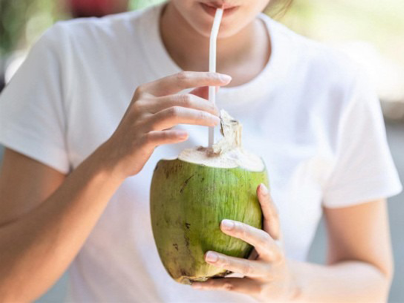 dieu-gi-xay-ra-khi-ban-uong-nuoc-dua-trong-mot-tuan