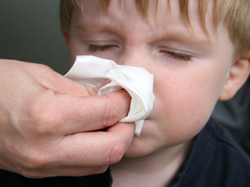 me-vo-tu-day-con-xi-mui-sai-cach-con-co-the-bi-diec