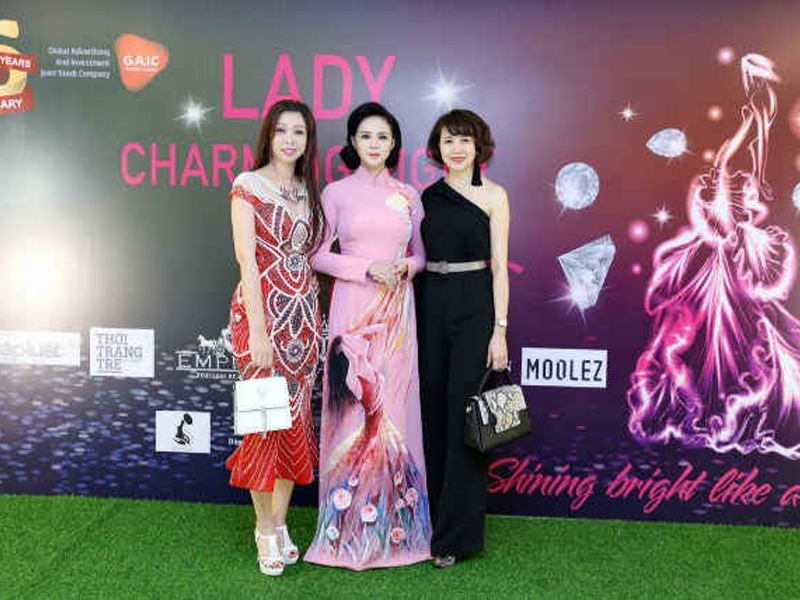 thoi-trang-phap-len-ngoi-trong-dem-shinning-night