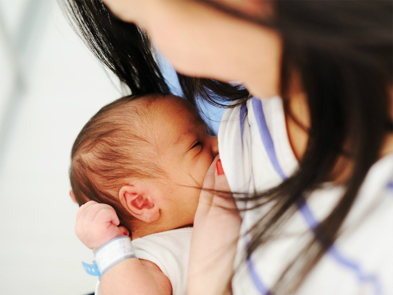 tre-bu-me-giam-nguy-co-nhiem-trung-tai-mui-hong