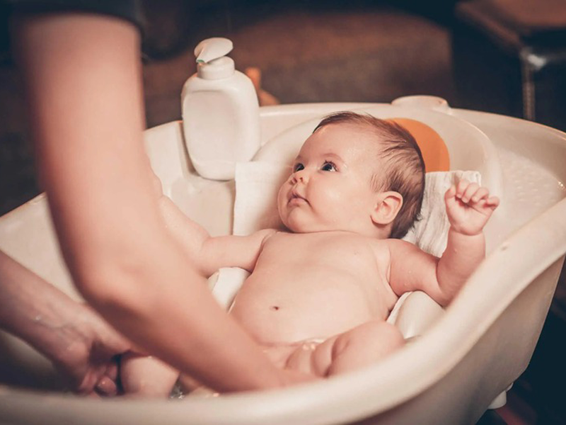 ve-sinh-vung-kin-cho-be-4-dieu-me-khong-the-quen